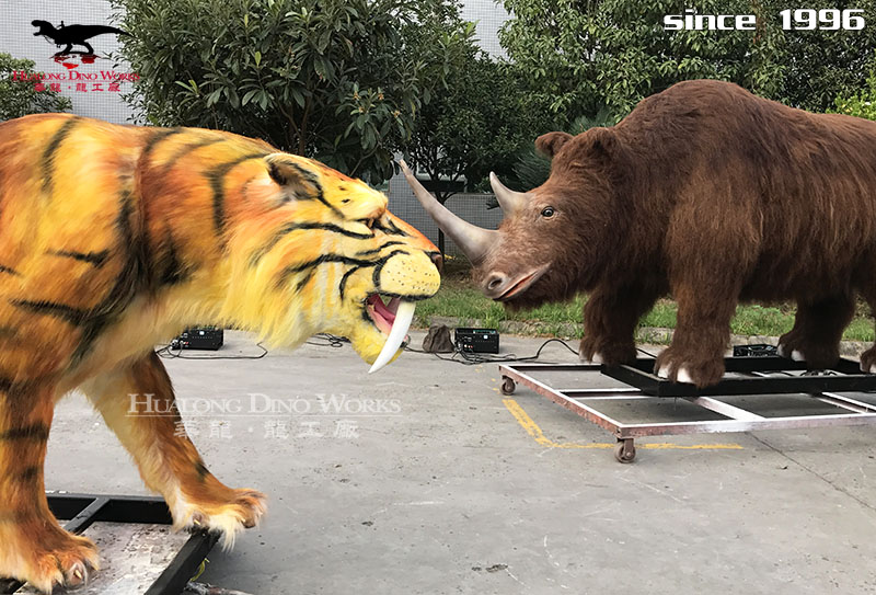 自貢華龍科技  大型仿真皮毛動物模型